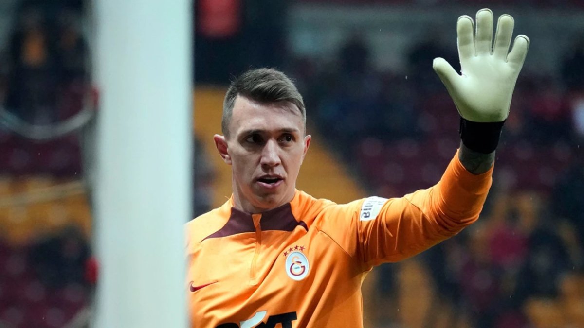 Fernando Muslera Türkiye'den ayrıldı