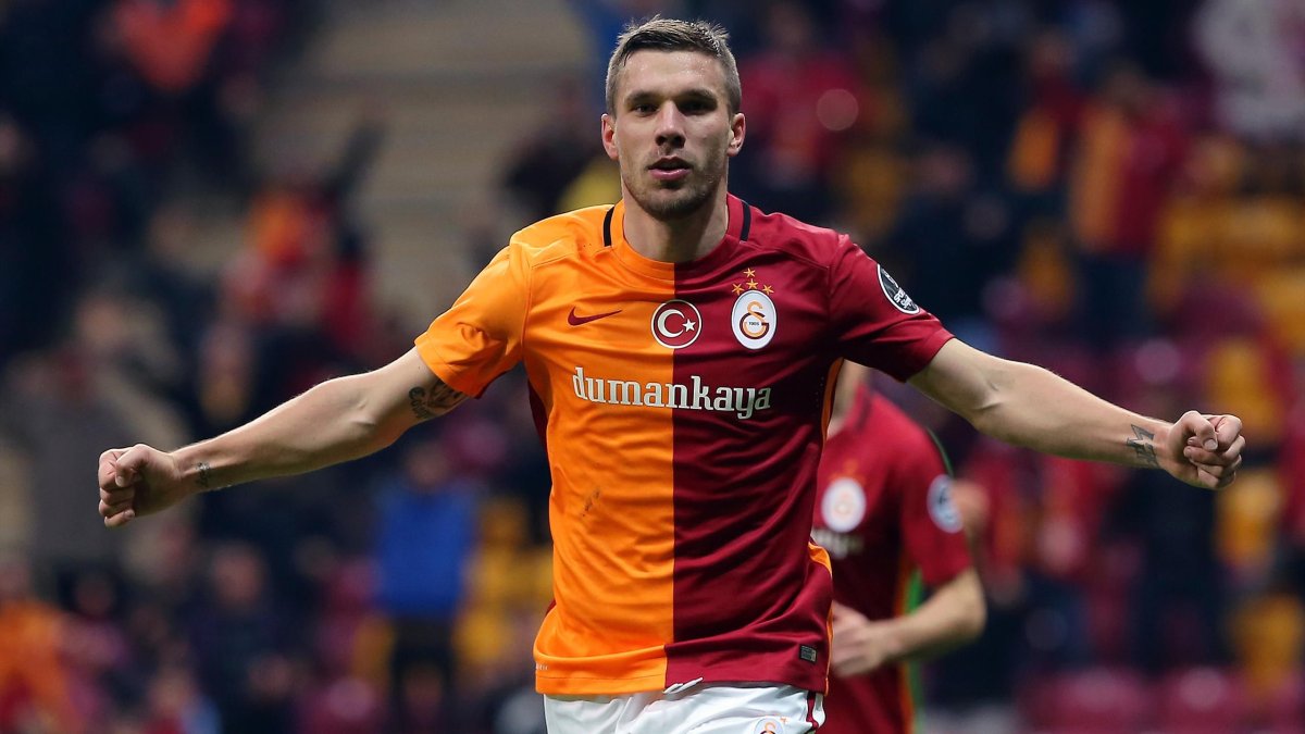 Podolski, Galatasaray'ın yeni transferini paylaştı