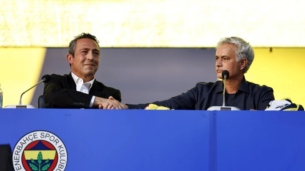 Son dakika: Fenerbahçe'de deprem! Ali Koç, Mourinho ile "devam" dedi, yönetimden ilk istifa geldi