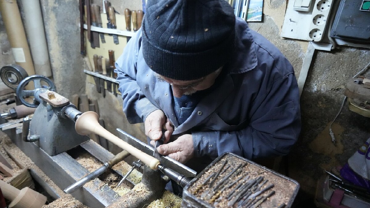 Günde 10 tane yapıyor, 60 yıldır durmaksızın çalışıyor! Tanesi 15 bin TL’den yok satıyor! Türkiye’nin her yerine gönderiliyor