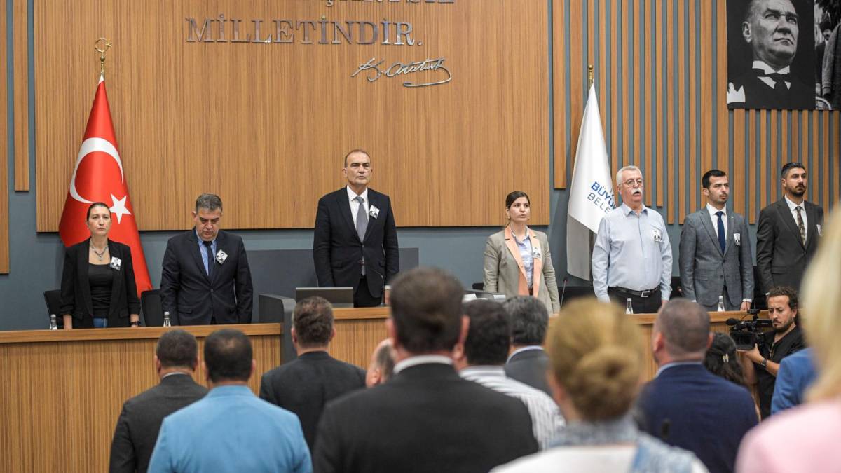 İzmir Büyükşehir Belediyesi Meclisi'nde merhum Başkan Ferdi Zeyrek anıldı