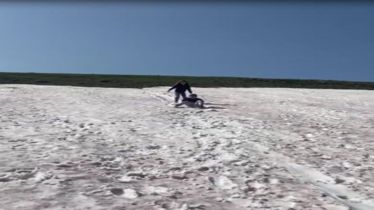 Haziran ayının ortasında kar sürprizi! O ilimiz iki zıt mevsimi aynı anda yaşıyor