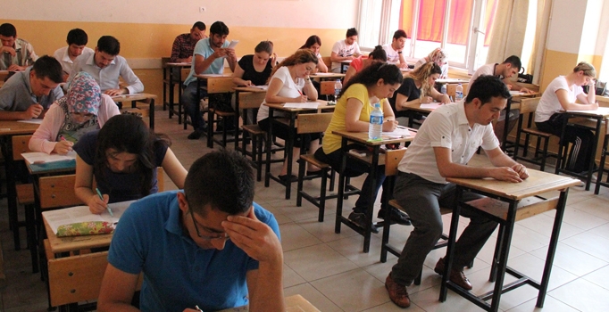 Yüzbinli ilgilendiren KPSS'nin birinci oturumu sona erdi