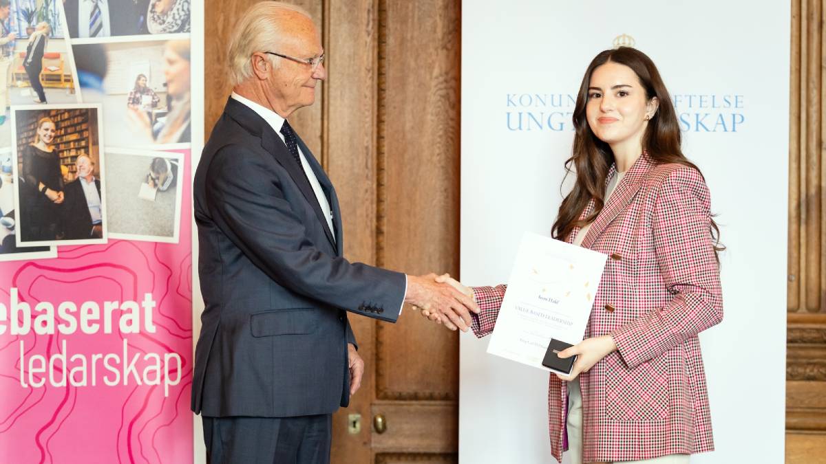 Türk gençleri, İsveç Kralı Carl Gustaf’ın elinden diploma aldı