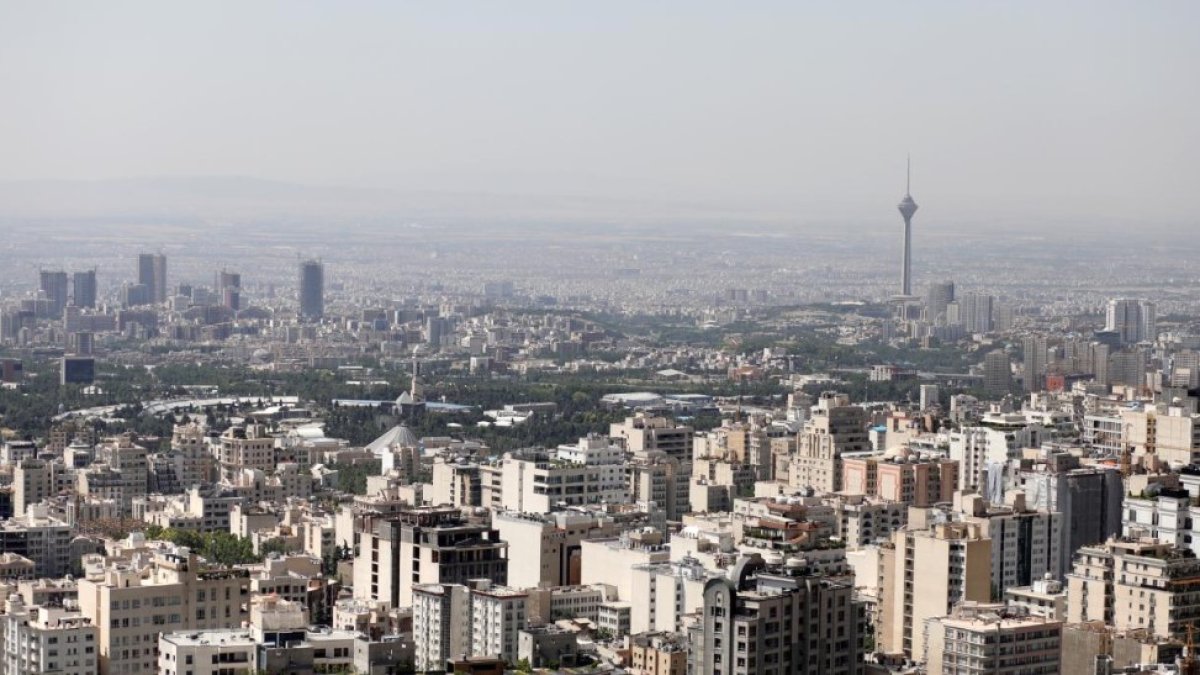 Tahran’da tasarruf kararına uymayan 160 kurumun elektriği kesildi