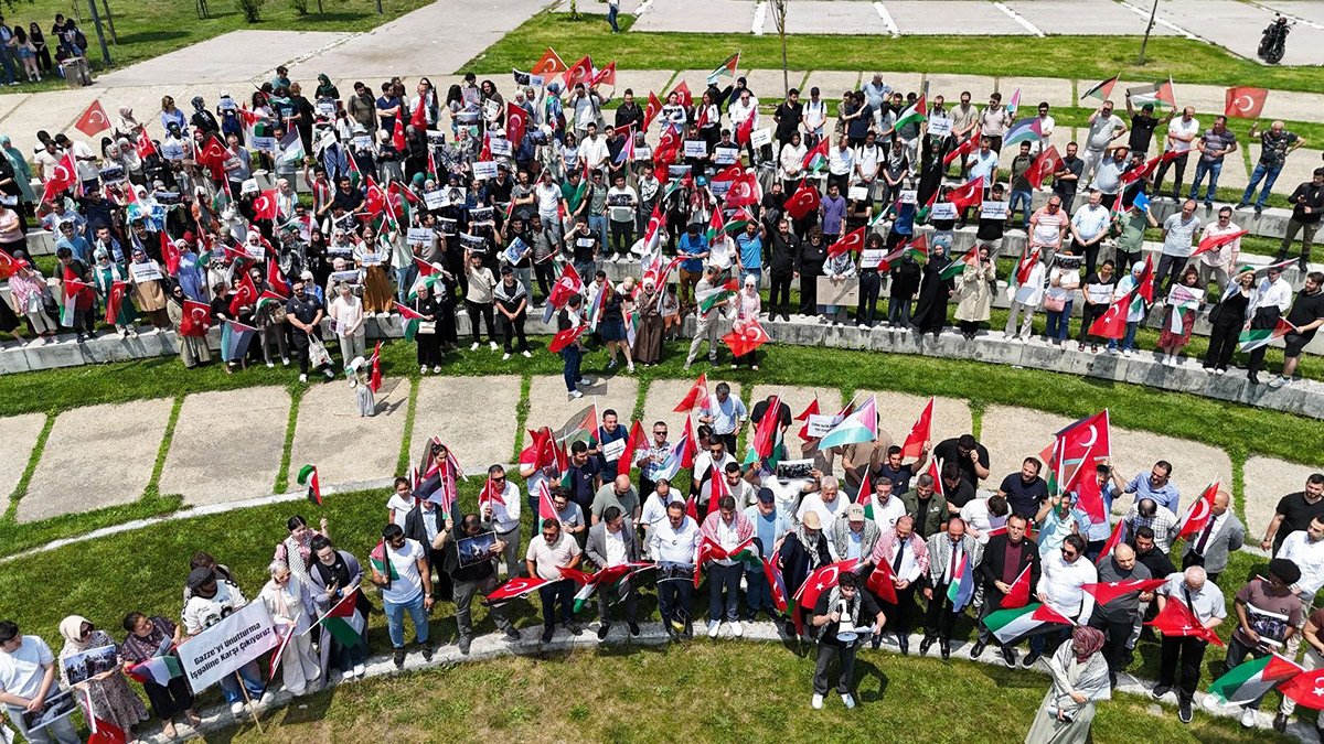 Yıldız Teknik Üniversitesi’nde Gazze için sessiz kalınmadı: Öğrenciler ve akademisyenler birlikte yürüdü