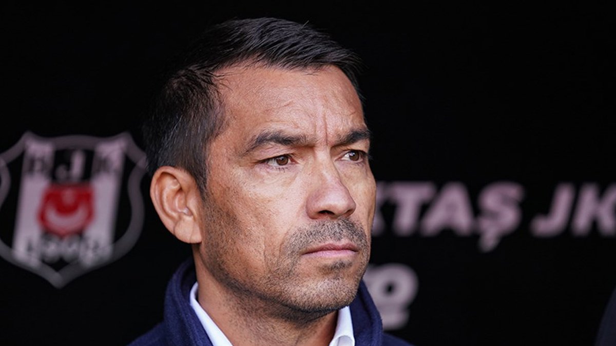 Giovanni van Bronckhorst dünya devine imza attı