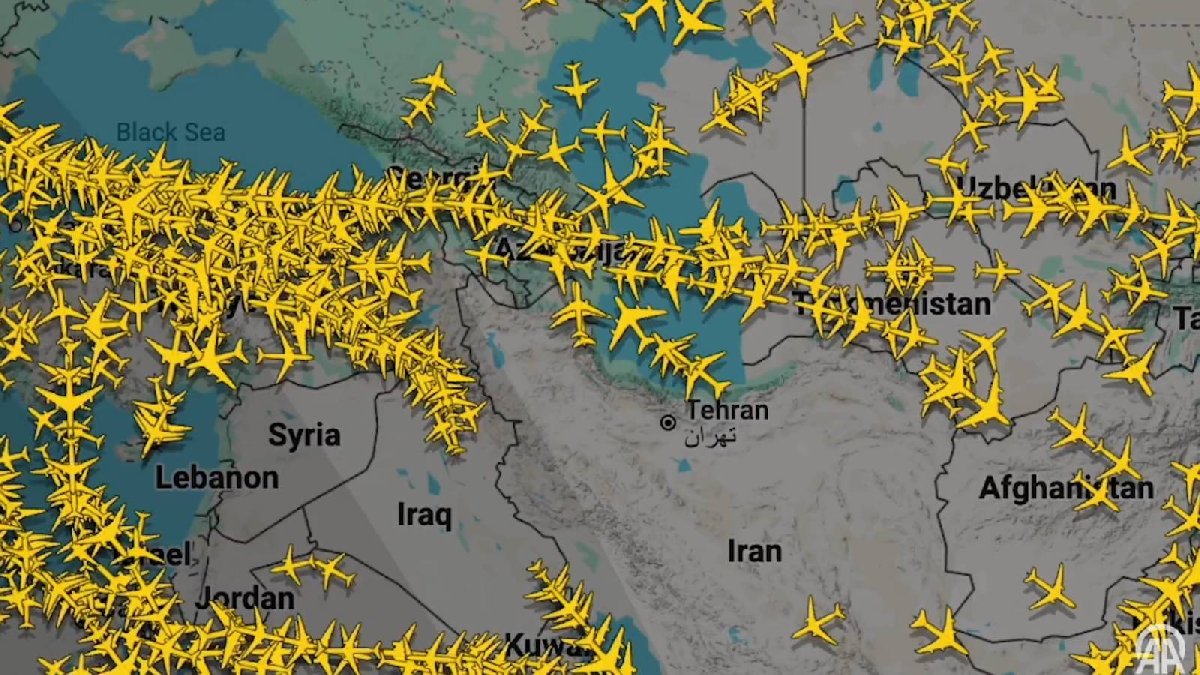 Irak, İsrail'in İran'a saldırının ardından hava sahasını kapattı