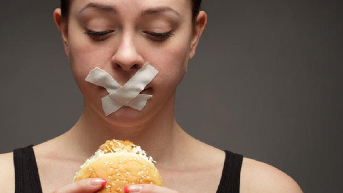 Duygularınızı değil, midenizi dinleyin! Yeme bozukluğunu önlemenin 8 adımı…