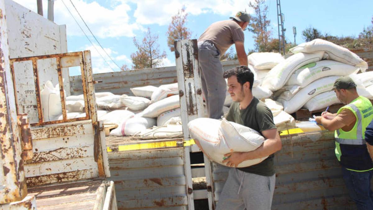 Büyükşehir’den çiftçilere gübre desteği