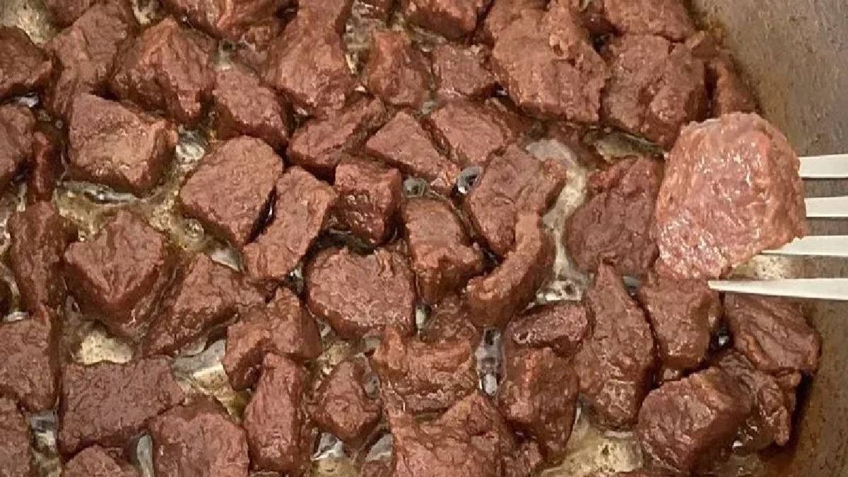 Etleri lezzetlendiren baharatlar! Bu iki baharat lezzeti ikiye katlıyor: Kırmızı et pişirirken bunları ekleyin...