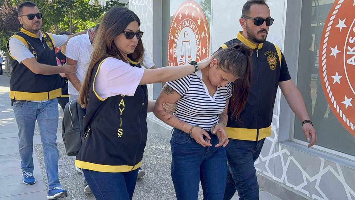 Aksaray'da kan donduran olay: Ablasını öldürüp arkadaşını bıçakladı