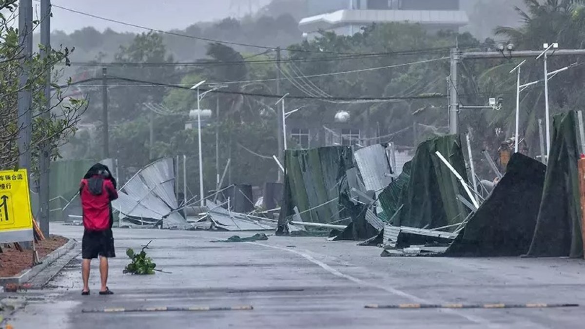 Çin’de şiddetli fırtına alarmı: On binlerce kişi tahliye edildi
