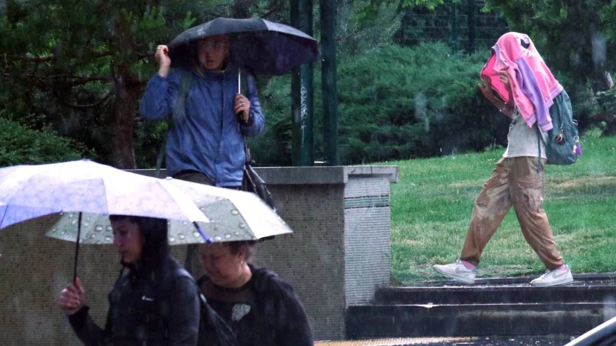 Meteoroloji'den bölge bölge uyarı: Gök gürültülü sağanak yağış geliyor