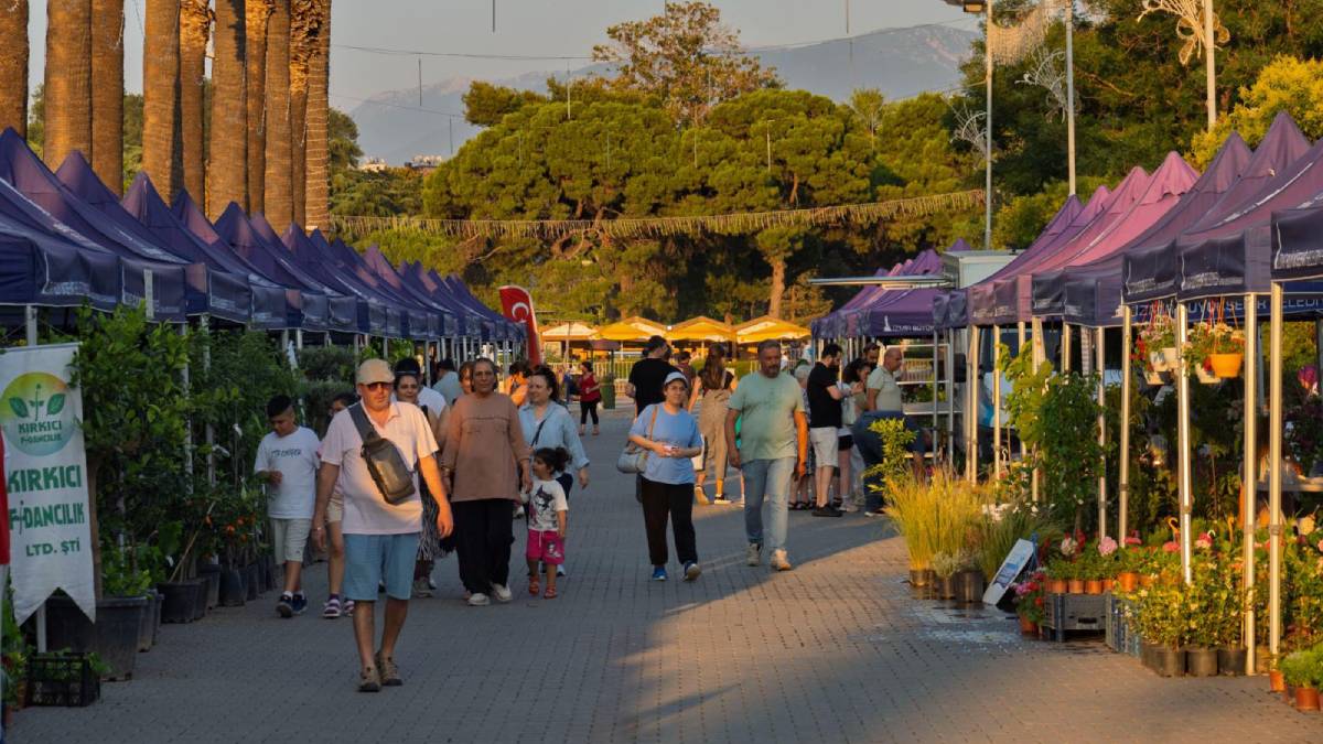 Kültürpark’ta renkli buluşma: 1. İzmir Balkon ve Bahçe Bitkileri Festivali başladı