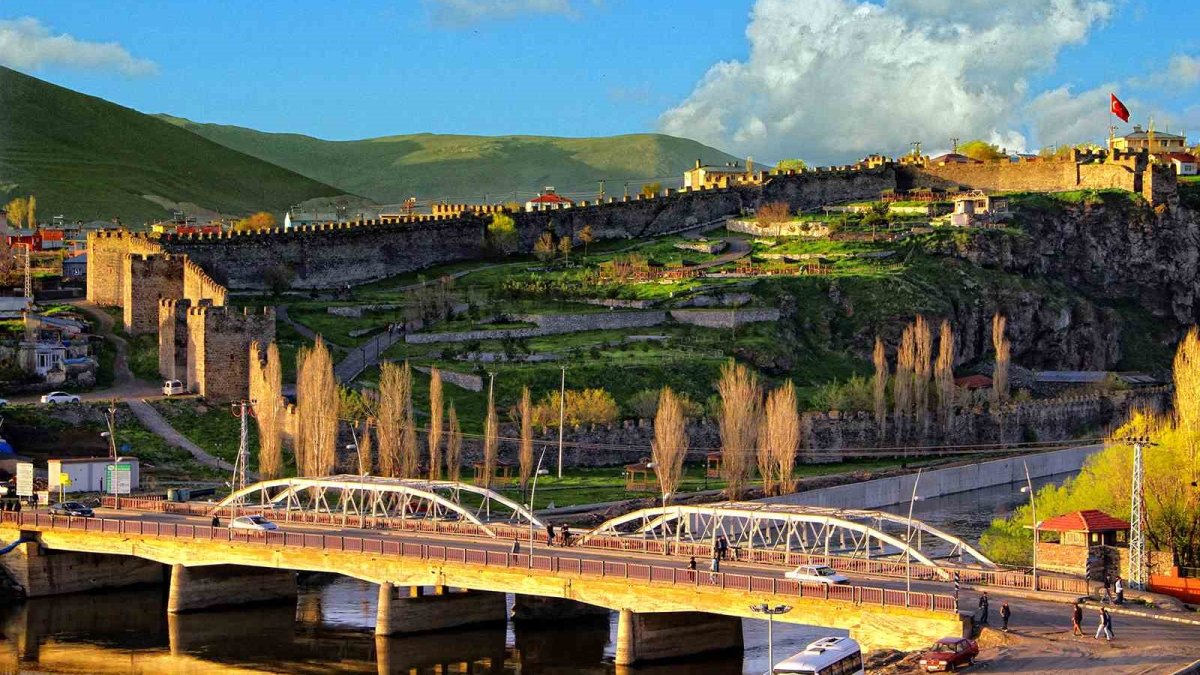 Ardahan Kalesi turizme kazandırılıyor
