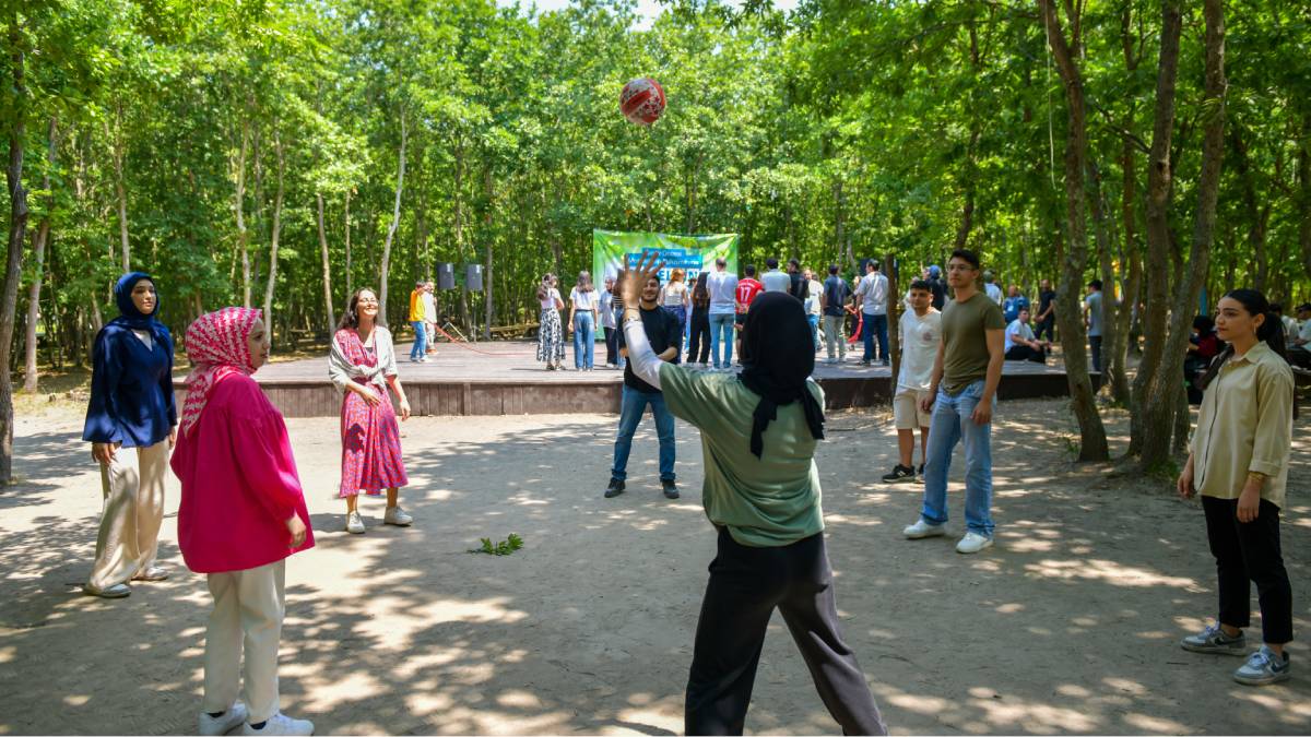 Esenyurt Belediyesinden sınav öncesi öğrencilere moral pikniği
