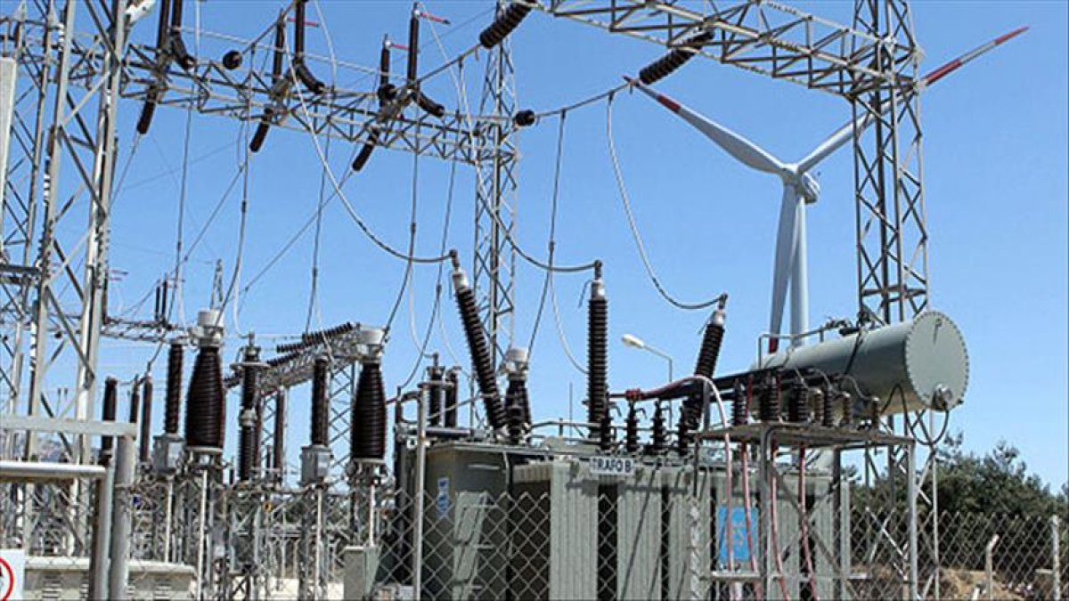 Türkiye'nin elektrik tüketimi üretimi aştı: En yoğun saat belli oldu