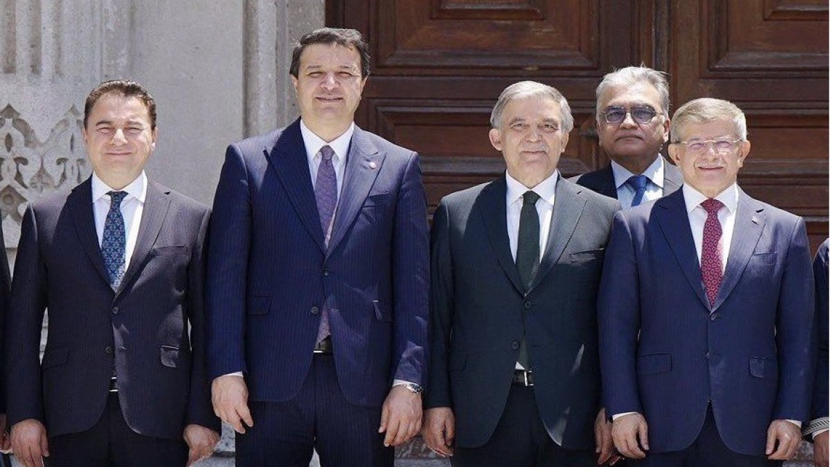 Çırağan’da tarihi fotoğraf: Gül, Davutoğlu, Babacan ve Arıkan aynı karede