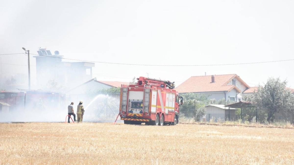 Başkan Tugay Foça'da yangın bölgesinde