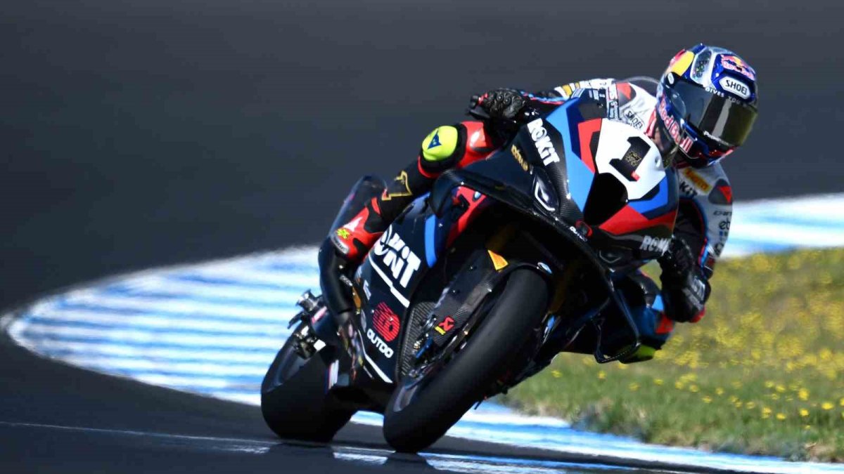 Toprak Razgatlıoğlu İtalya'ya damga vurdu! 3 yarış 3 galibiyet