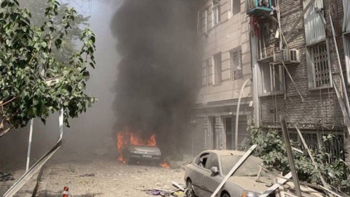 İsrail Tahran'ı bomba yüklü araçlarla vurdu: 14 nükleer bilimci öldürüldü