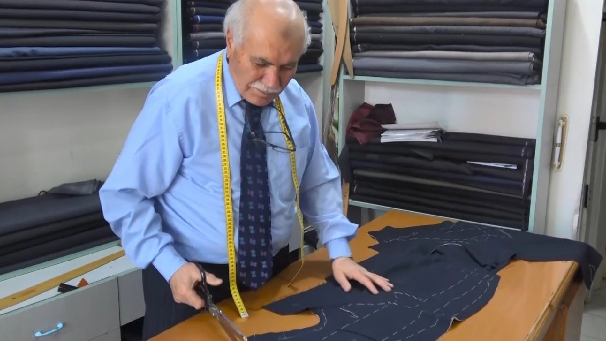 Yarım asırdır çalışıyor, bir tane çırak bile bulamıyor! O da yapmazsa kimse kalmayacak