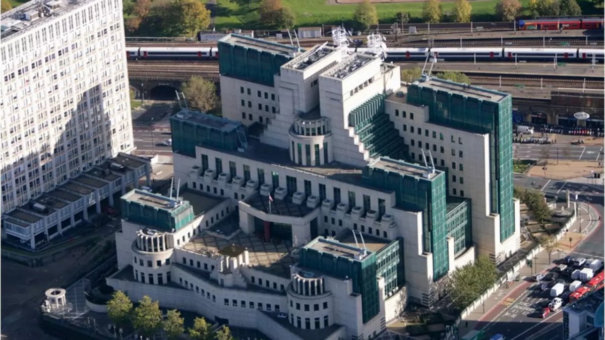 İngiliz istihbaratına ilk kadın başkan