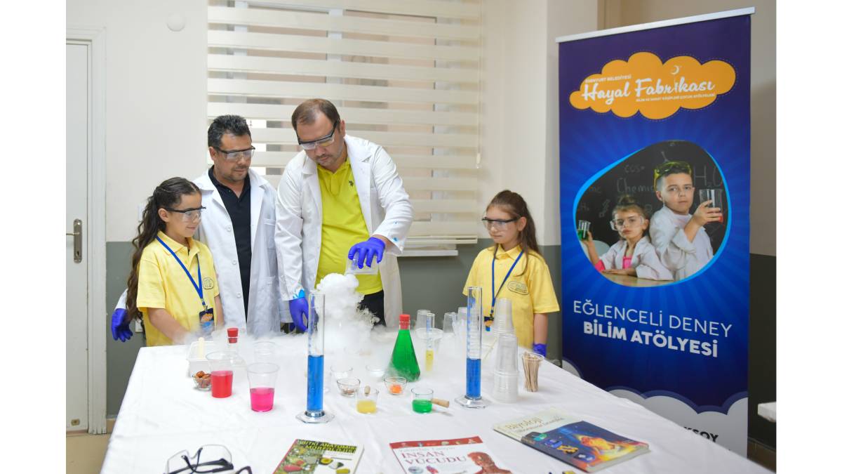 Minik yürekler babalarıyla sanat ve bilimle buluştu