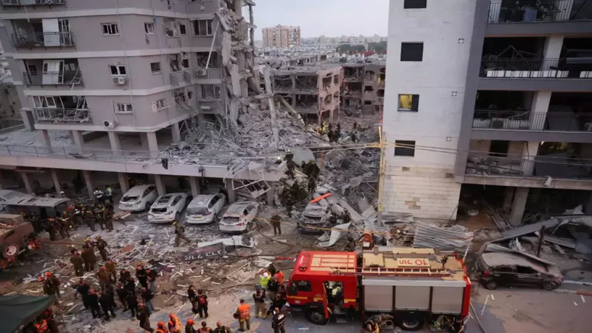 İsrail, İran'da hastane binasını hedef aldı