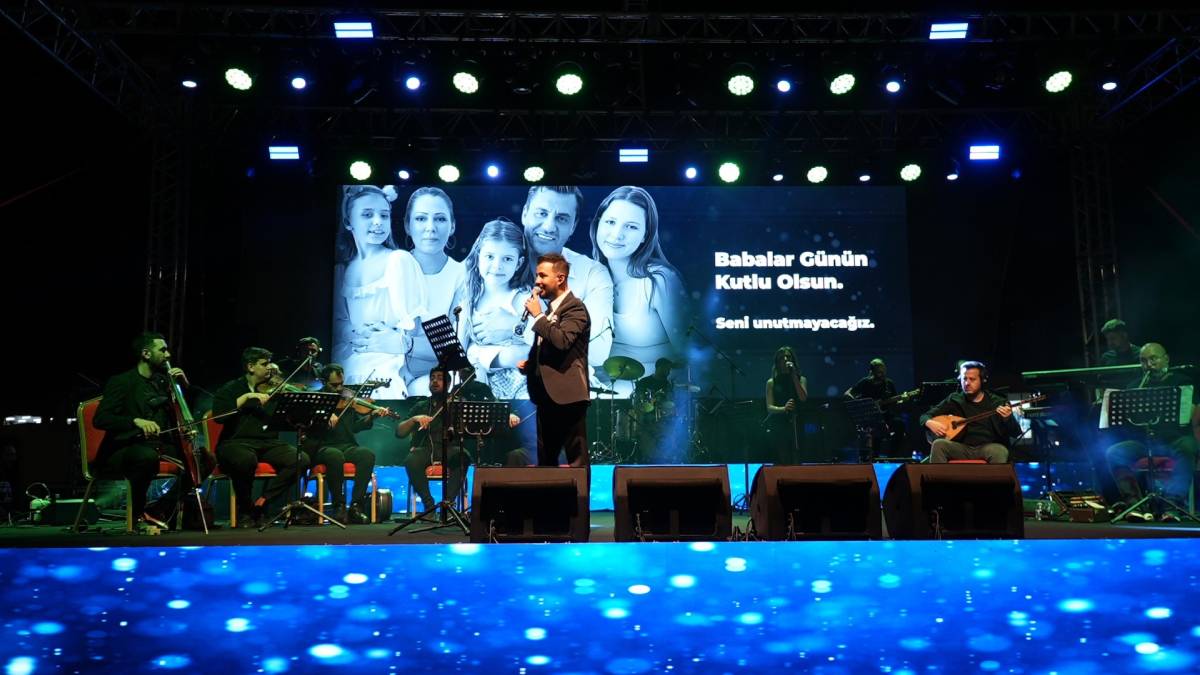 Büyükşehir’in Babalar Günü konserinde Ferdi Zeyrek unutulmadı