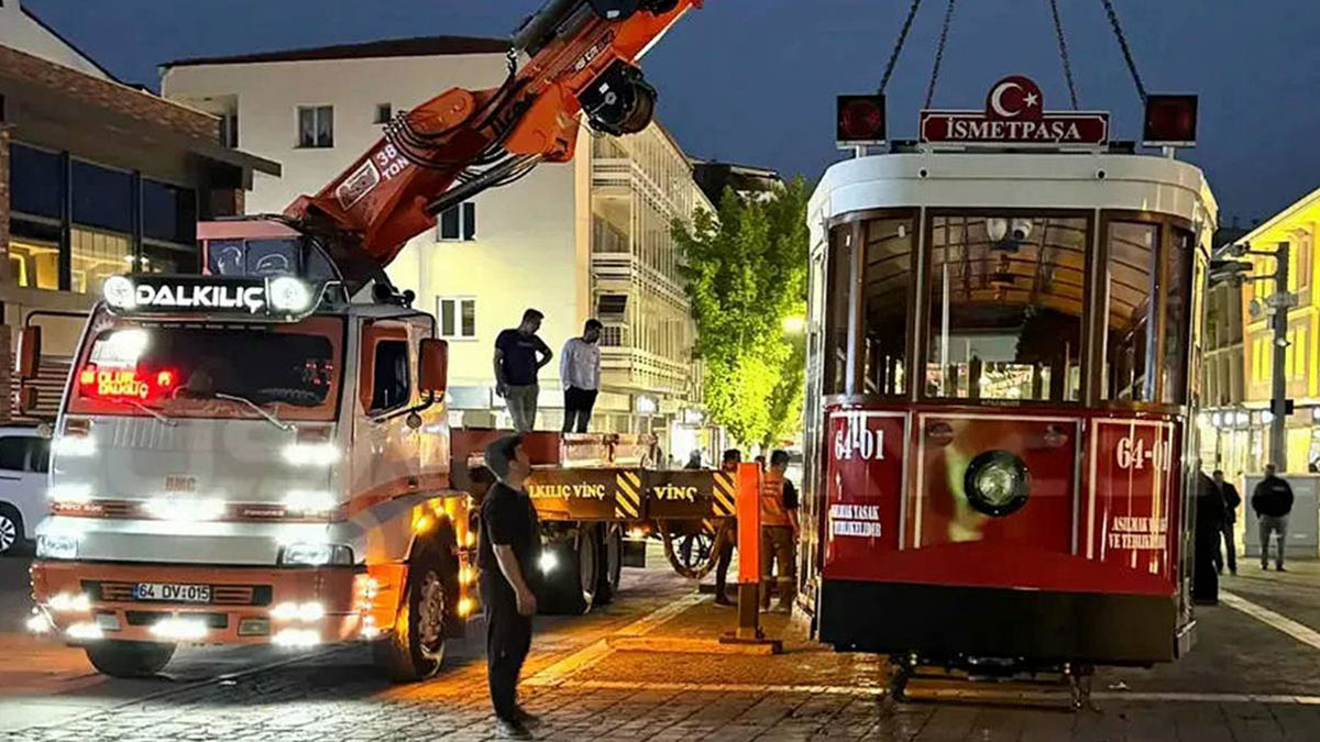 Uşak'ta şehrin havası değişti; tramvay geldi, hoş geldi! Selfieler artık tramvayda çekilecek