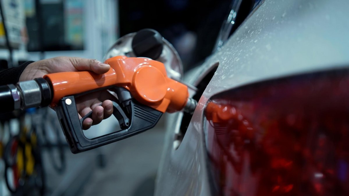 Motorine zam geldi: Litre fiyatı 50 TL’yi aştı
