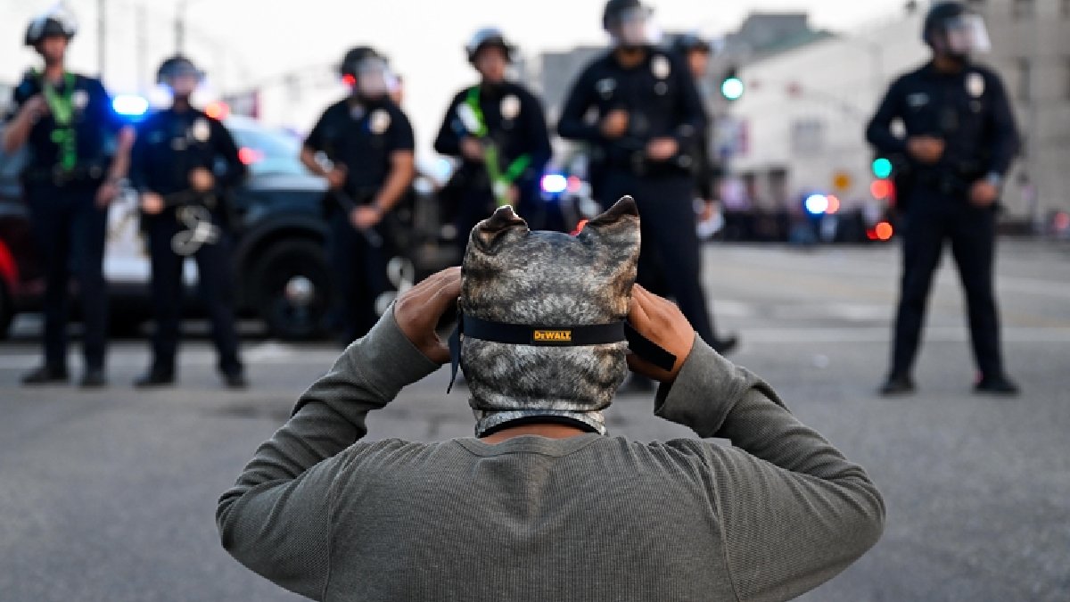 Göçmen protestolarında tansiyonun azaldığı Los Angeles’ta sokağa çıkma yasağı gevşetildi