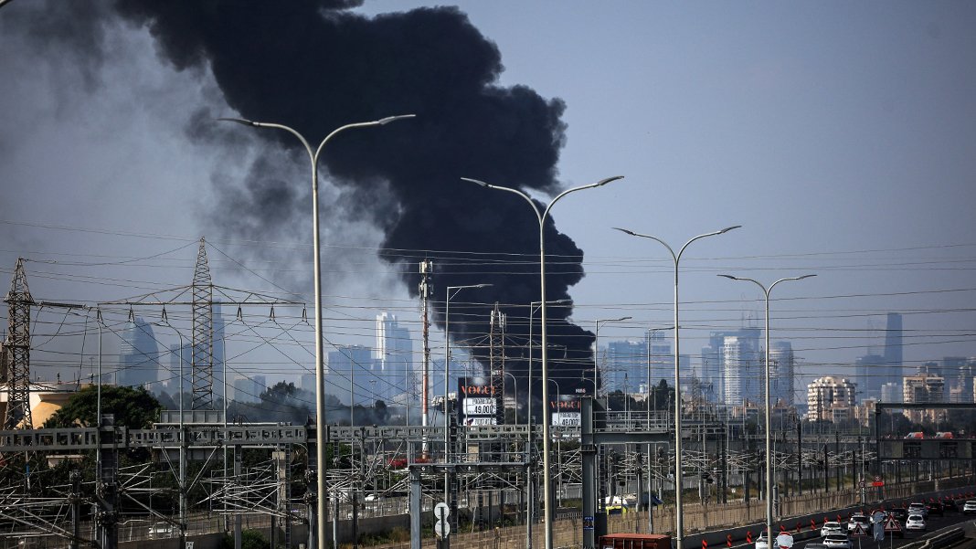 Devrim Muhafızları duyurdu: İran'dan Mossad'ın operasyon merkezine saldırı