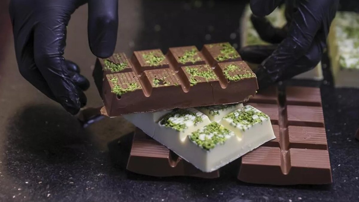 Market çikolatası az daha faciaya neden oluyordu: İçinden plastik parçalar çıktı