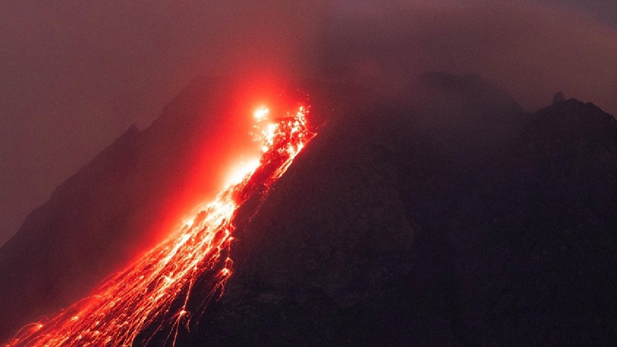 Endonezyalı yetkililer alarma geçti: Lewotobi Laki-Laki Yanardağı'nda patlama
