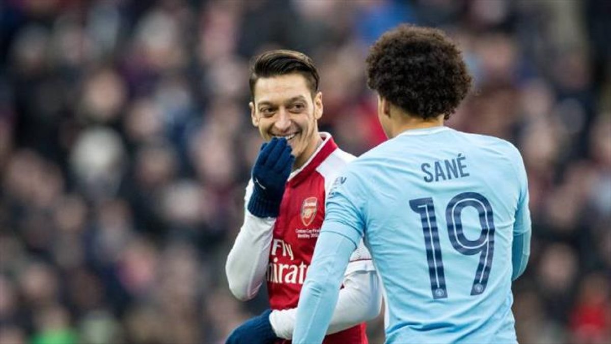 Mesut Özil'den Leroy Sane açıklaması! Eski Fenerbahçeli yıldız, Sane transferiyle ilgili iddialara yanıt verdi