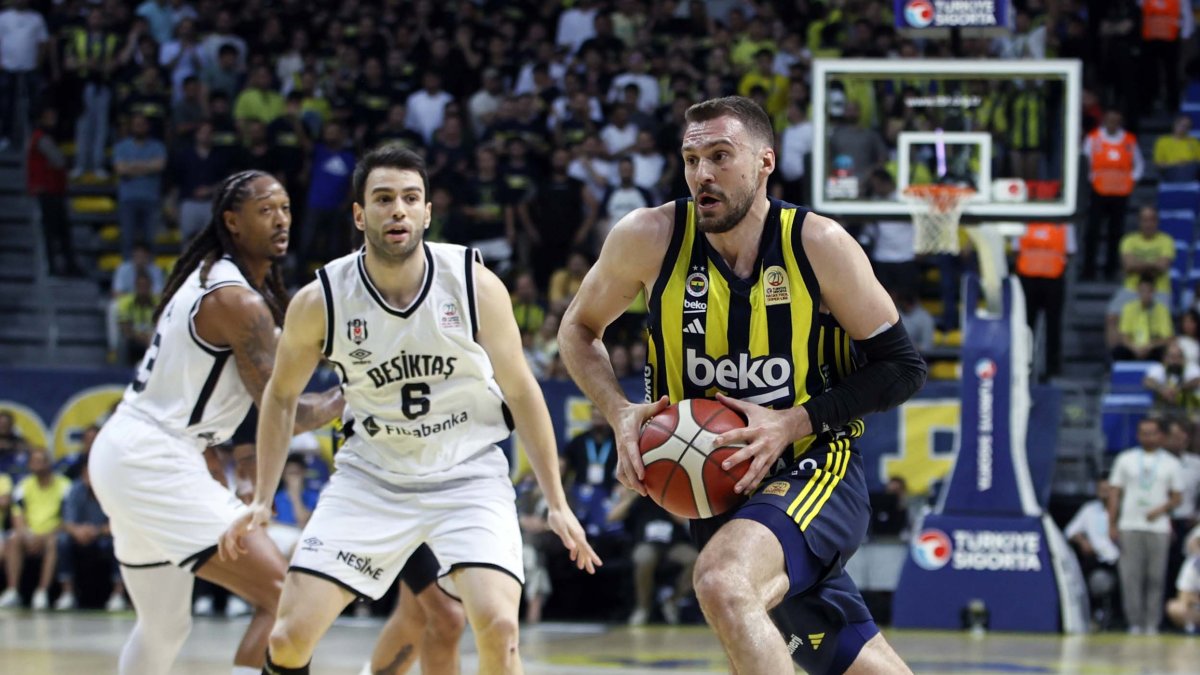 Fenerbahçe'den final serisine avantajlı başlangıç: Beşiktaş’ı farklı mağlup eden sarı lacivertliler, seride 1-0 öne geçti