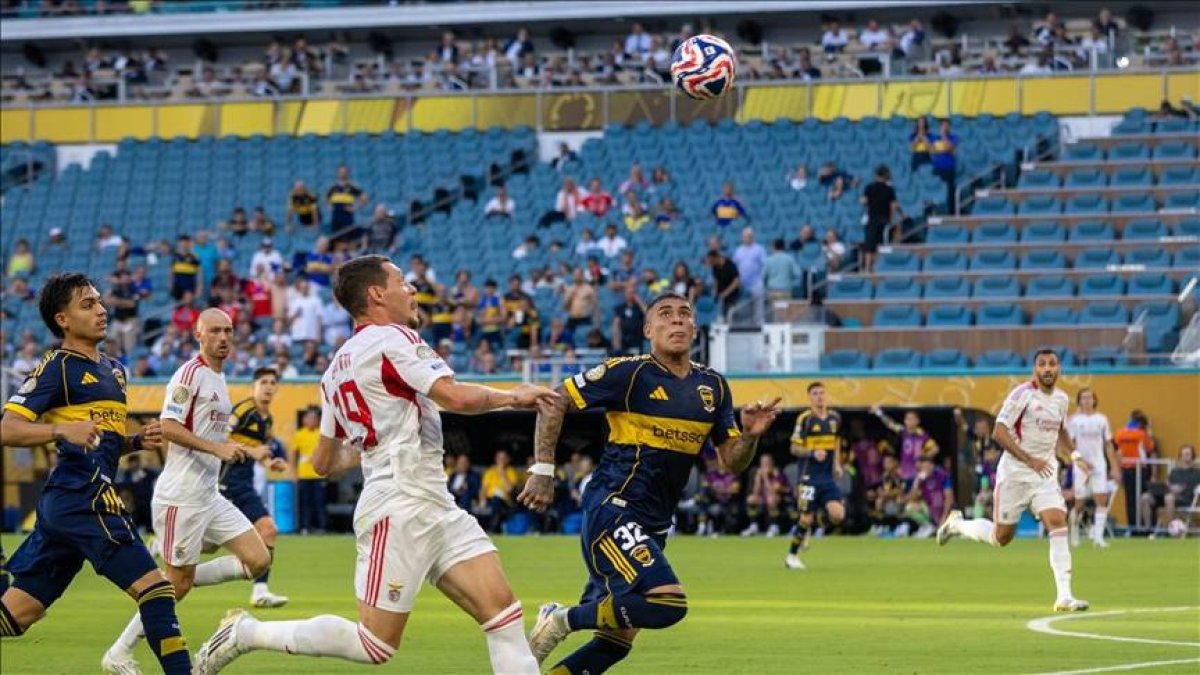 FIFA Kulüpler Dünya Kupası'nda statlar boş kaldı