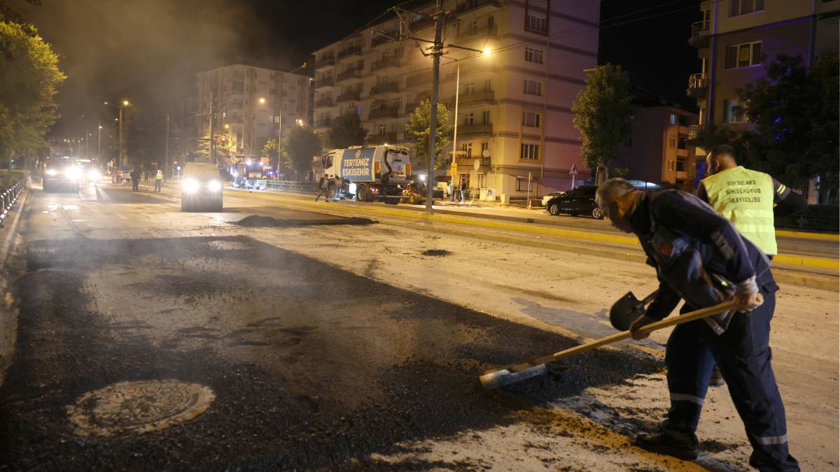 Şehir uyurken yollar yenileniyor