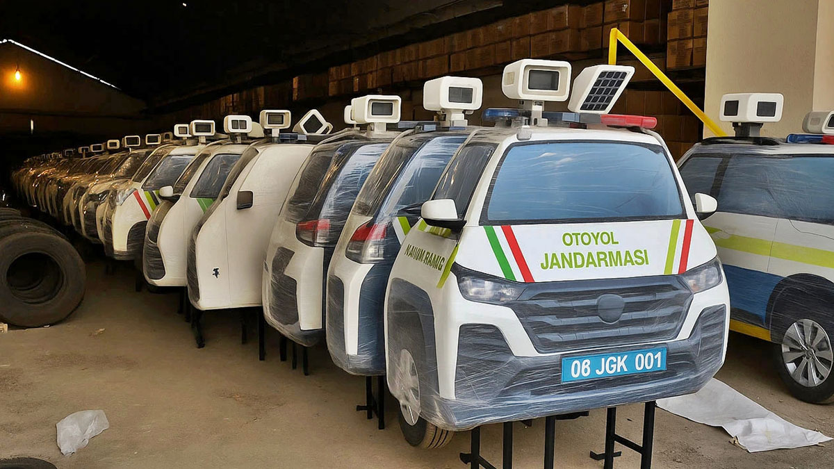 Trafik denetimlerinde yapay zeka devrimi: Maket araçlar gerçekten ceza kesiyor mu? Hız tutkunlarının yeni korkulu rüyası