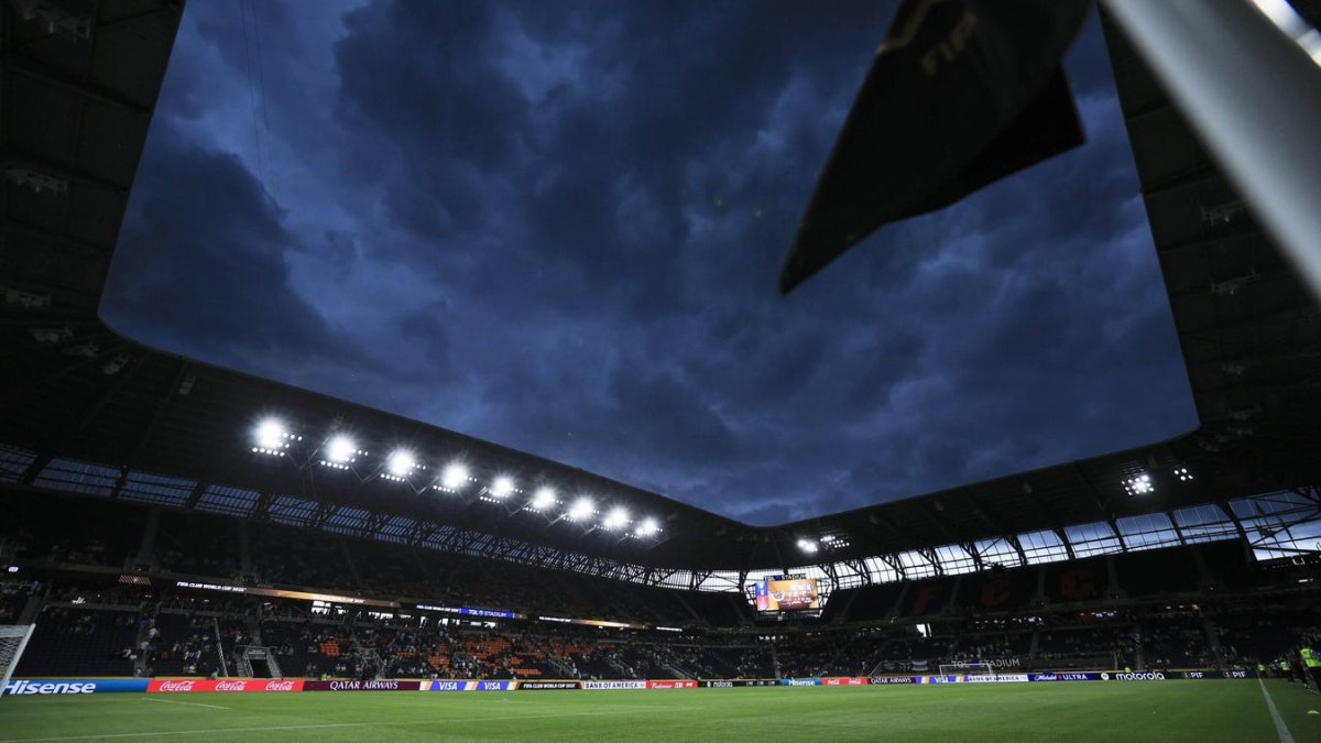 FIFA Kulüpler Dünya Kupası'na fırtına engeli: Pachuca - Salzburg maçına fırtına arası: Tam 90 dakika beklediler