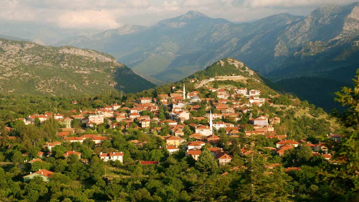 Ne İzmir ne de Muğla, adını dünyaya duyuran köy: Türkiye'nin en büyük yeraltı gölü burada!