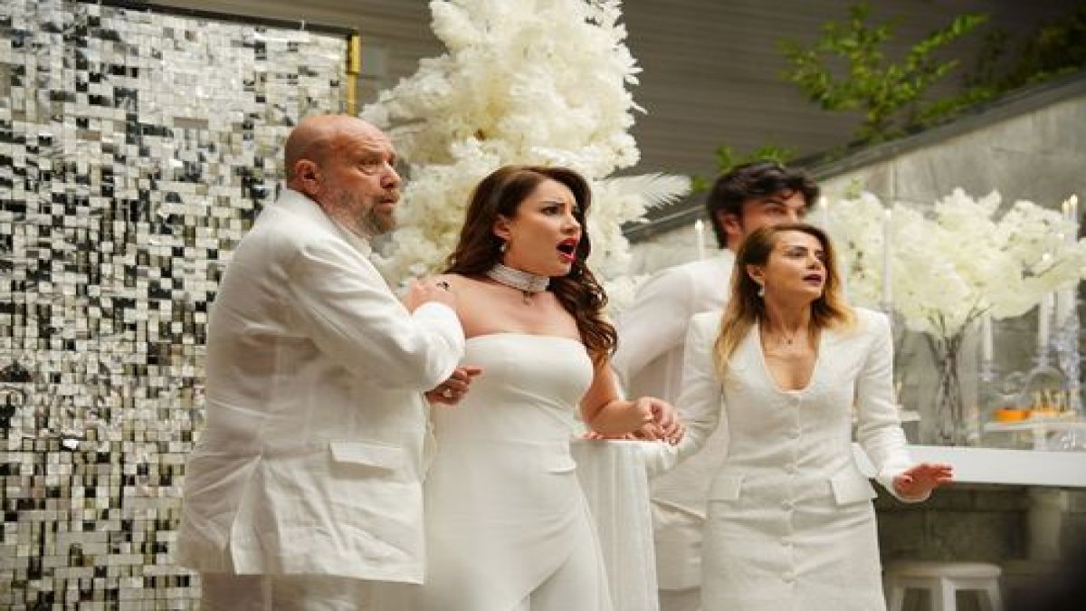 Kızılcık Şerbeti'nde yeni sezon sürprizi: Kızıl Goncalar'ın yıldızı kadroya dahil oluyor, 4 oyuncu veda ediyor!