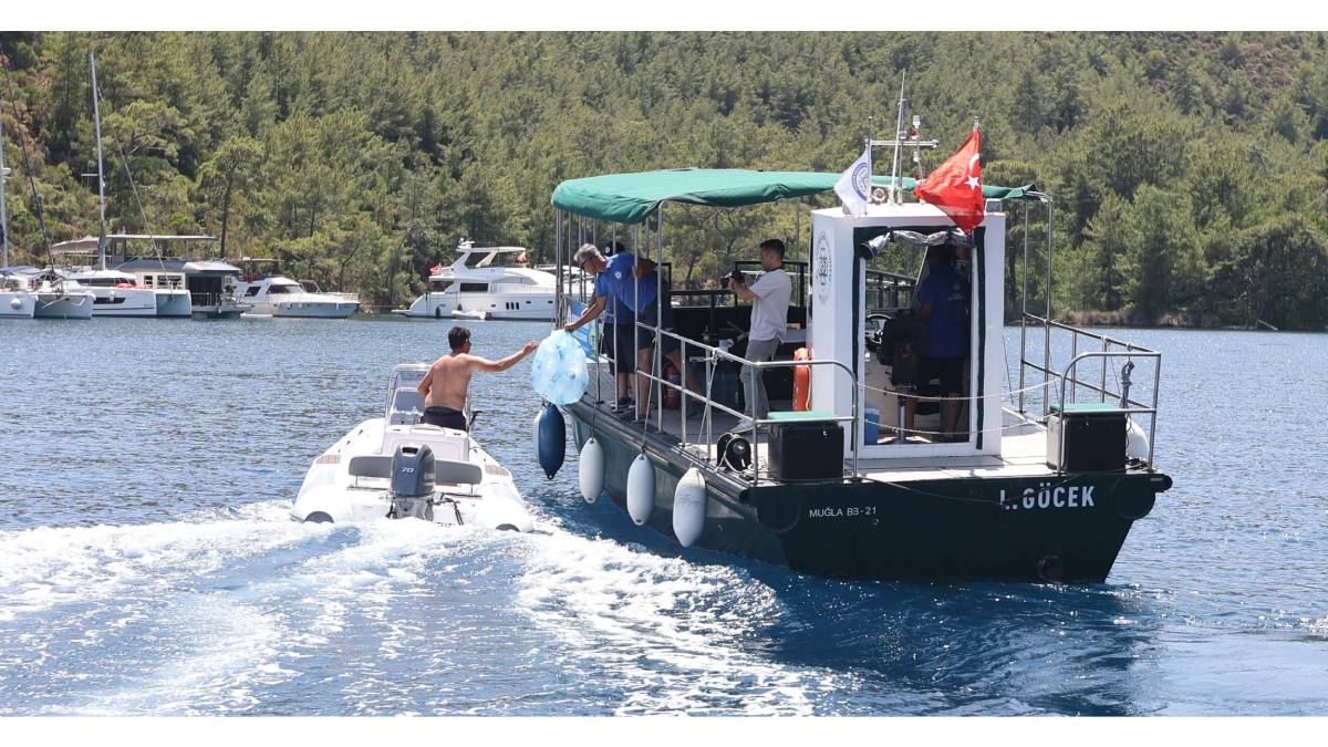 Atıklar toplanıyor denizler korunuyor