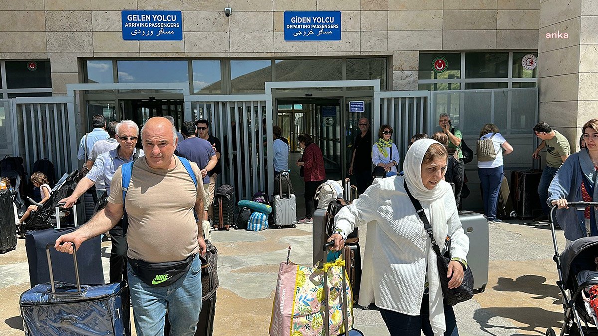 İran-Türkiye sınırındaki Kapıköy Gümrük Kapısı’nda yoğunluk