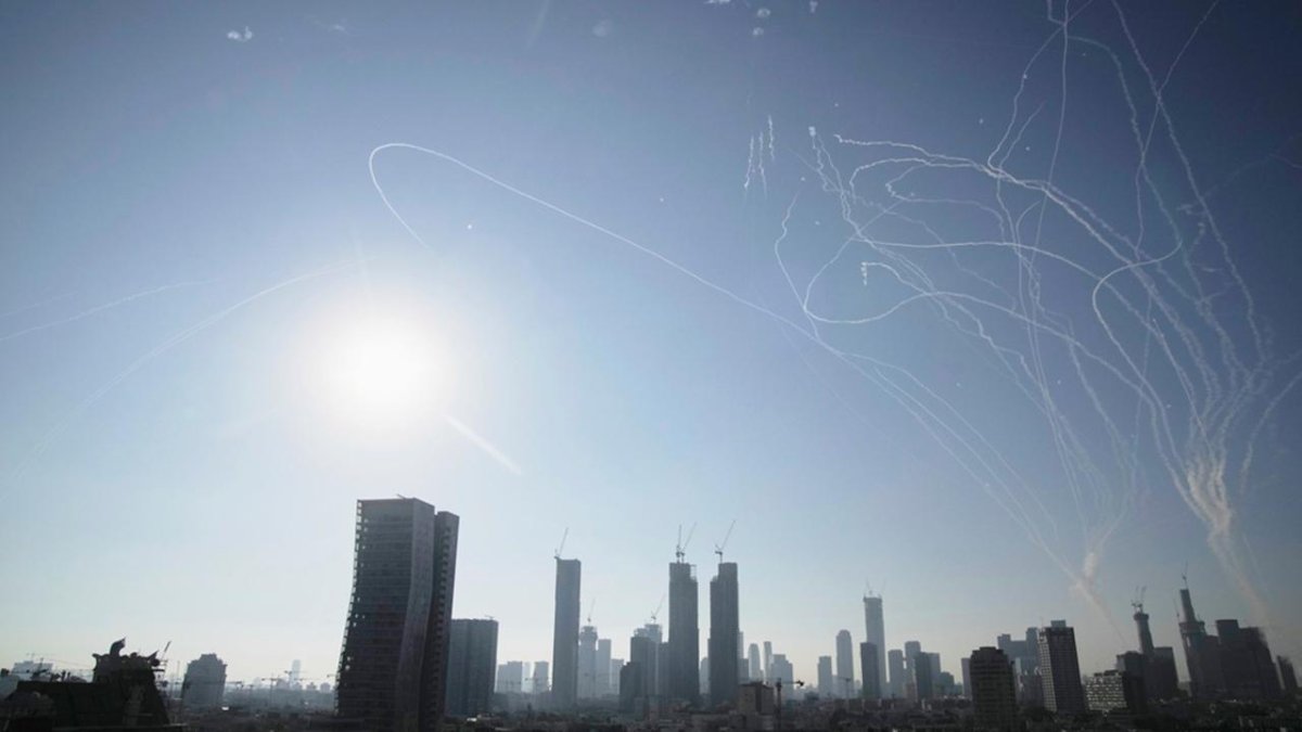 İran, İsrail'deki Microsoft binasını vurdu