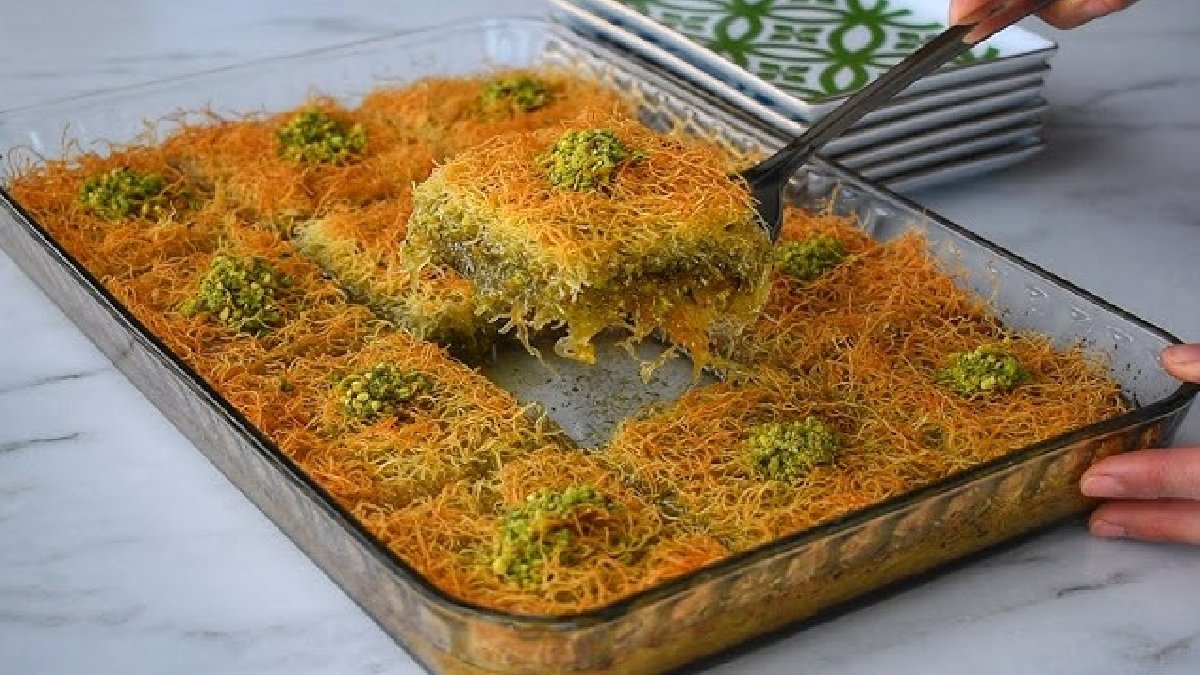 Türk tatlıların temelini oluşturur! Altın sarısı rengi çıtır çıtır dış katmanı… Evde yapması da çok basit