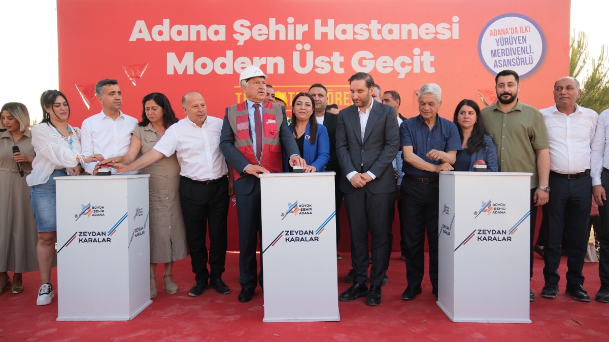 Adana'da yürüyen merdivenli ilk yaya üst geçidinin temeli atıldı